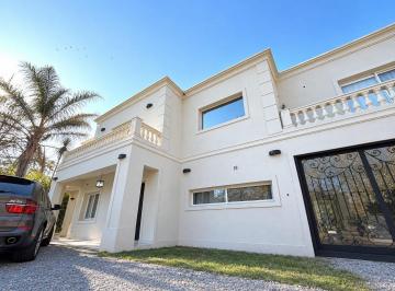 Casa · 450m² · 6 Ambientes · 2 Cocheras · Casa en Lomas de Fatima