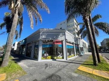 Local comercial · 84m² · 1 Ambiente · Alquiler Amplio Local en Esquina en El Centro de Ituzaingo Norte!