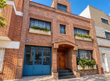 Casa · 230m² · 5 Ambientes · 2 Cocheras · Casa Chalet de Categoría 5 Amb. Cocheras, Playroom