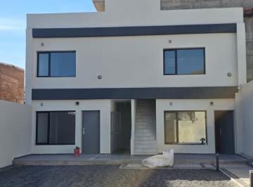 Departamento · 90m² · 3 Ambientes · 1 Cochera · Alquiler Dúplex 2 Dorm., Cipolletti, Rio Negro