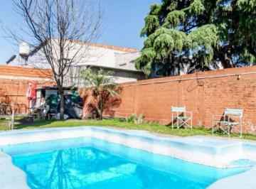 Casa · 174m² · 6 Ambientes · Venta Permuta Casa Pileta Jardín Apto Crédito Ituzaingo Castelar
