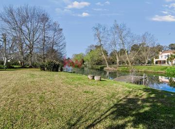 Casa · 528m² · 6 Ambientes · 6 Cocheras · Casa en Venta en Abril Club de Campo