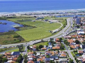Terreno · 1777m² · Lote Apto Edilicio Frente Al Mar Punta Mogotes por m