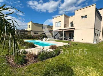 Casa · 600m² · 5 Ambientes · Casa en Venta en Casuarinas Premium