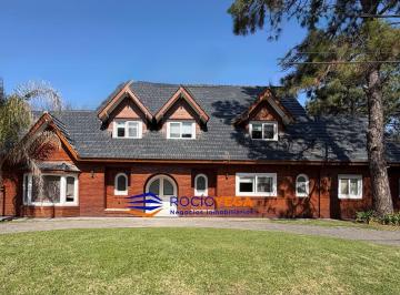 Casa · 1900m² · 4 Ambientes · 4 Cocheras · Casa en Venta en Country Club San Diego Moreno