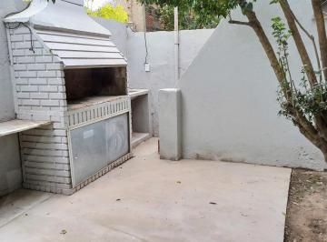 patio y parrillero · Casa en Alquiler con Patio y Garaje en Rosario