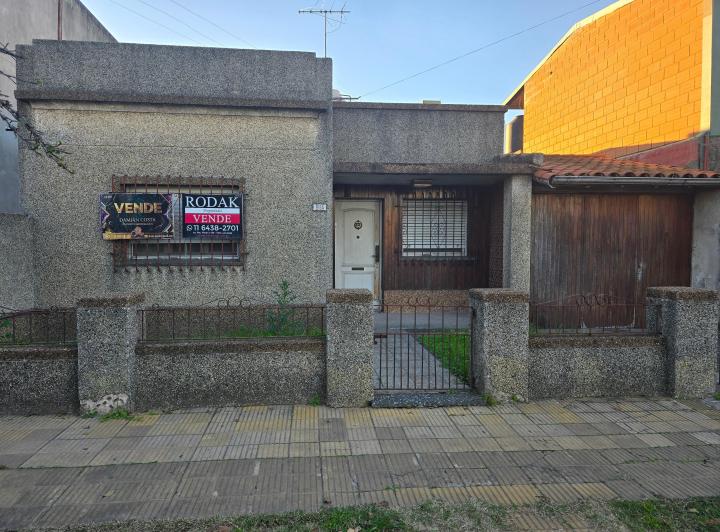 Casa · 180m² · 3 Ambientes · 1 Cochera