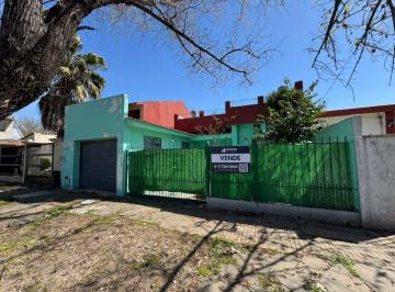 Casa de 6 ambientes, Ezeiza · Inmueble con Dos Casas en Venta - Ezeiza
