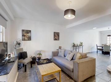 Casa · 81m² · 4 Ambientes · Duplex en Venta en Beccar 4 Ambientes Baño y Toilette Jardín con Parrilla Entrada Para Auto.