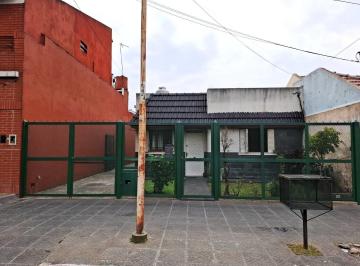 Casa · 140m² · 2 Ambientes · Casa 2 Amb. C/galpón y Cochera Lote 10 X 23,82