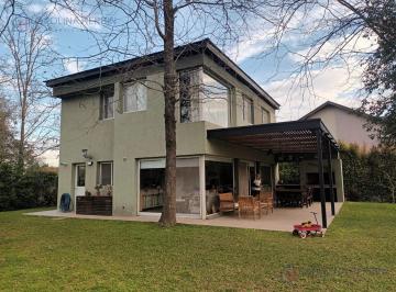 Casa · 800m² · 4 Ambientes · 2 Cocheras · Casa Alquiler Temporario Bella Vista