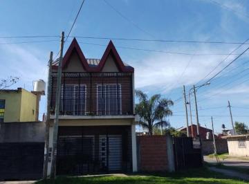 Casa · 140m² · 3 Ambientes · 1 Cochera · Venta Casa en Gonzalez Catan