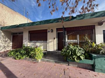 Casa de 4 ambientes, San Martín · Casa 3 Dorm. + Departamento Independiente en El Centro de San Martín