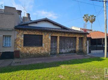 Casa · 140m² · 4 Ambientes · 1 Cochera · Casa de 4 Ambientes en Venta en Banfield Oeste