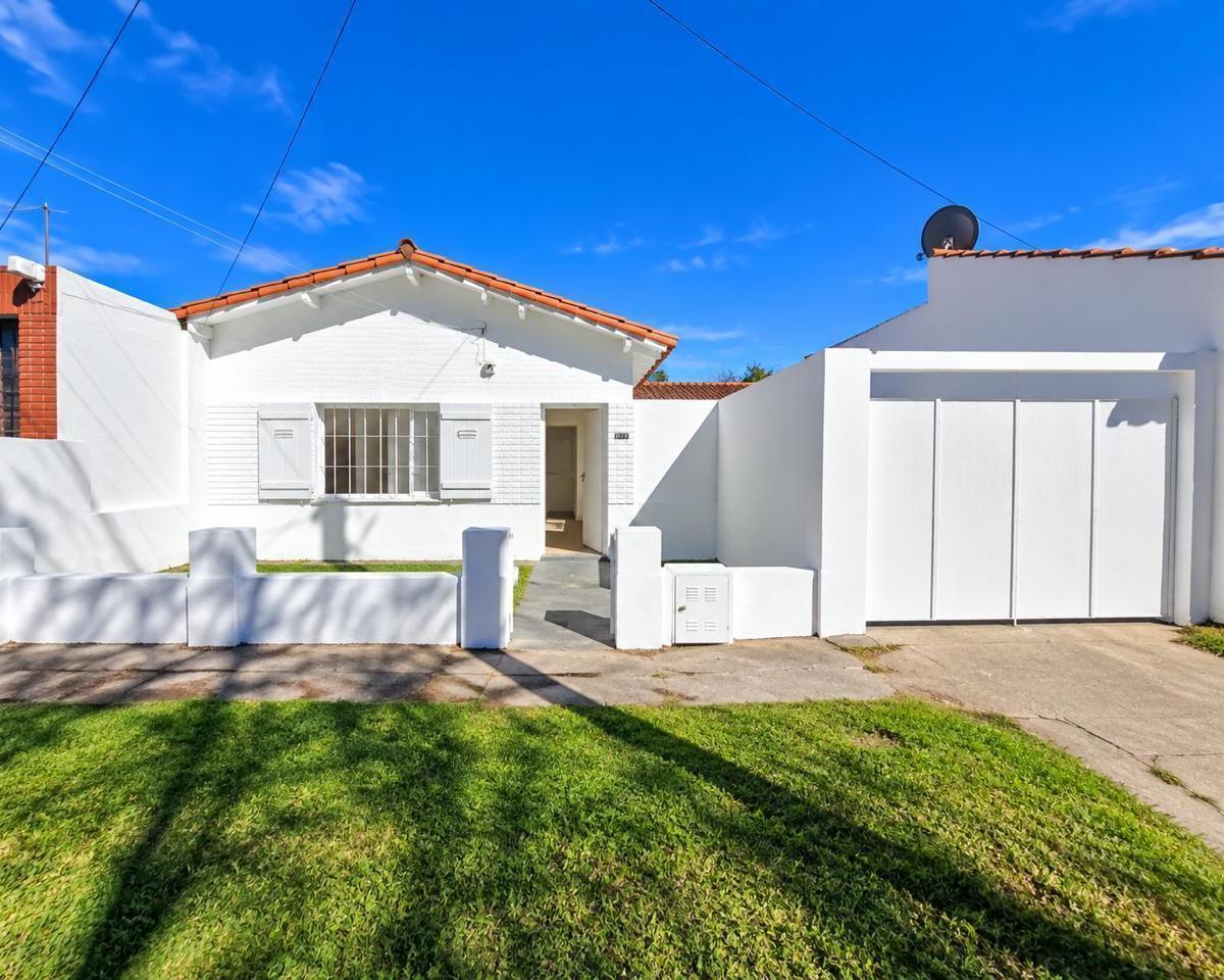 Casa de 3 ambientes sobre lote propio de 10 X 13 — Las Avenidas