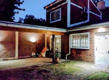 Frente de la casa y cochera · Venta Casa en Ranelagh Zona Golf