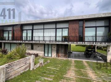 Casa · 387m² · 6 Ambientes · 2 Cocheras · Venta Casa 6 Ambientes Parque Pileta Parrilla en Barrio Ecuestre Costa Esmeralda Pinamar