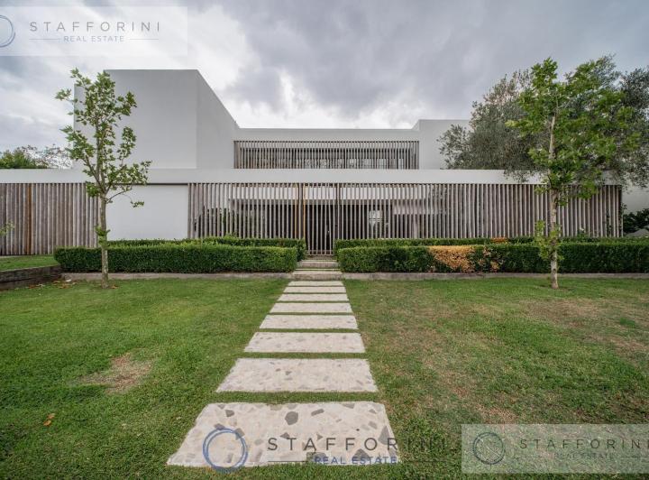 Casa · 286m² · 4 Dormitorios · 4 Cocheras