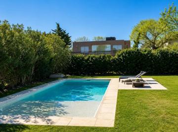 Casa · 232m² · 8 Ambientes · Venta | Casa | Escobar | Haras Santa Maria | 994 m² | Pileta | Gran Jardin | 4 Dorm