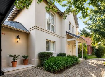 Casa · 270m² · 6 Ambientes · 2 Cocheras · Venta | Casa | Barrio Septiembre | Belen de Escobar | 1000 m Lote | Piscina | 4 Dorm | 2 Coch