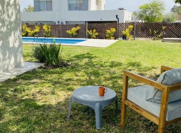 Casa · 110m² · 4 Ambientes · 4 Cocheras · Venta | Casa en Pilar del Este | 350 m de Terreno | 4 Amb | Piscina | Jardin | Oportunidad |