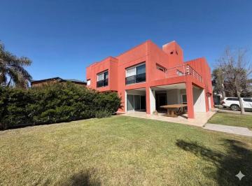 Casa · 293m² · 6 Ambientes · 2 Cocheras · Casa 4 Dorm - Funes Hills Cadaques