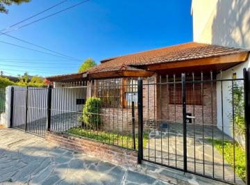 Casa · 175m² · 4 Ambientes · 1 Cochera · Casa 4 Ambientes en Alquiler en Martinez