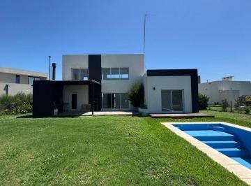 Casa · 150m² · 4 Ambientes · 2 Cocheras · Casa en Venta y Alquiler Barrio Santa Ines Canning