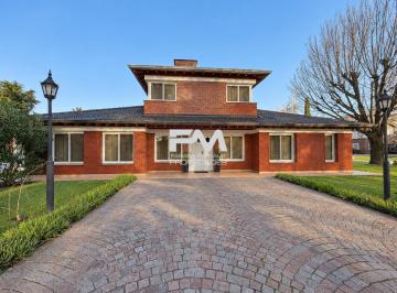 Casa · 257m² · 8 Ambientes · 4 Cocheras · Casa en Venta Country Campos de Alvarez