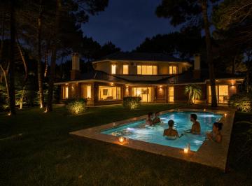 Piscina climatizada · Casa en Pinamar Norte Exclusiva