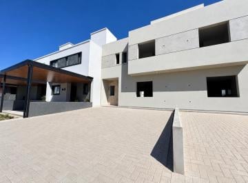 PH · 150m² · 5 Ambientes · 2 Cocheras · PH en Solares de Manantiales