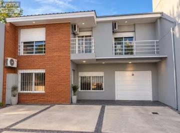 Casa · 190m² · 4 Dormitorios · 2 Cocheras · Casa en Olivos