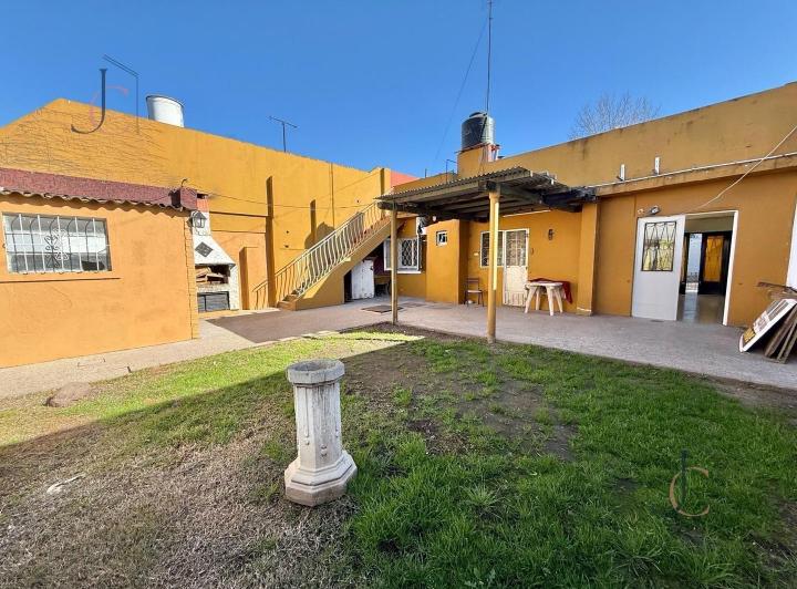 Casa · 80m² · 3 Ambientes · 2 Cocheras