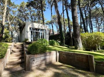 Casa · 183m² · 5 Ambientes · 1 Cochera · Casa en Alquiler en Pinamar - Golf Viejo