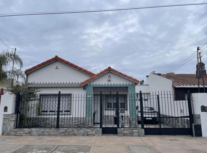 Casa · 340m² · 3 Ambientes · 1 Cochera