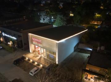 Local comercial · 335m² · 3 Ambientes · 4 Cocheras · Local Comercial a Estrenar Gonnet - 335 m² - 4 Cocheras