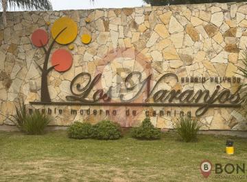 Casa · 213m² · 4 Ambientes · 4 Cocheras · Hermosa Casa en El Barrio Los Naranjos!
