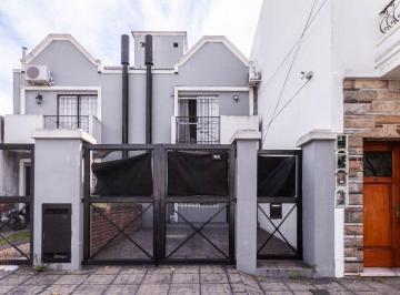 Casa de 4 ambientes, Avellaneda · Triplex 4 Ambientes con Garage y Patio en Excelente Estado y Ubicación