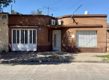 Casa · 139m² · 6 Ambientes · Casa en Venta General Lopez 2476 San Lorenzo