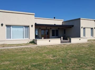 Casa de 4 ambientes, San Miguel del Monte · Excelente Casa en Venta de 4 Ambientes, Muy Amplia, con Pileta.