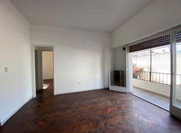 Departamento · 61m² · 3 Ambientes · Venta 3 Ambientes con Amplio Balcón en Caballito