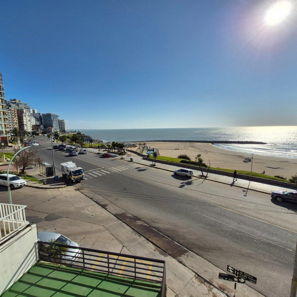 Departamento primera linea al mar de 3 ambientes con dependencia de servicio y cochera