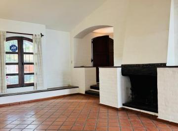 Casa · 238m² · 8 Ambientes · 2 Cocheras · Casa de Estilo Colonial en Venta – Barrio Urca