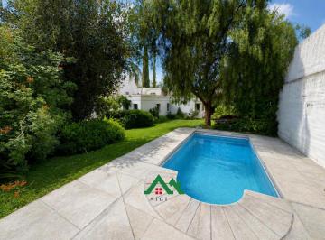 Casa · 226m² · 7 Ambientes · 2 Cocheras · Casa en Venta en Valle del Cerro – 3 Dorm. en Una Sola Planta con Cochera y Patio
