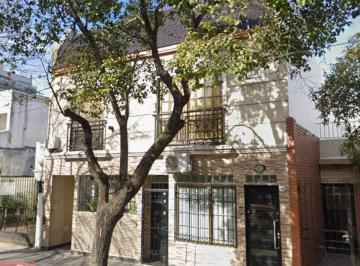 Departamento de 2 ambientes, Monte Castro · Departamento Tipo Casa 2 Ambientes con 2 Patios 1er Piso X Escalera