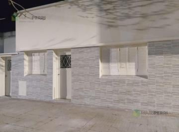 Casa · 45m² · 2 Ambientes · Alquiler PH Al Frente con Patio