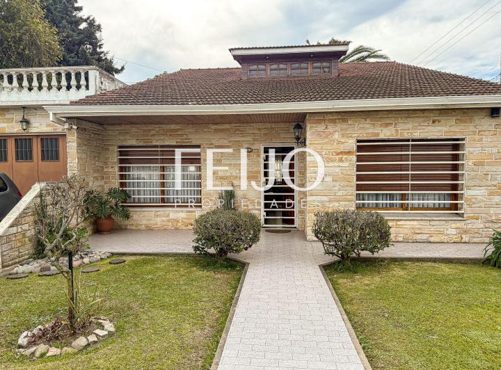 Casa · 82m² · 5 Ambientes · 1 Cochera