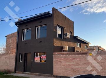 Oficina comercial · 210m² · 6 Ambientes · Oficinas / Local en Fernández Oro