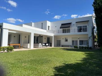 Casa · 300m² · 6 Ambientes · 2 Cocheras · Conquipropiedades - Alquiler Temporal Laguna del Sol - Verano 2027