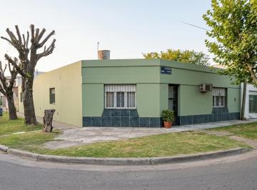 Casa · 70m² · 4 Ambientes · 1 Cochera · Casa en San Nicolas de Los Arroyos
